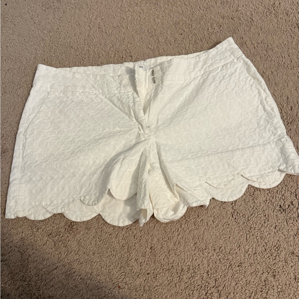 Crown & Ivy White Scalloped Shorts